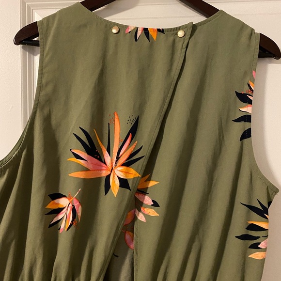 NEVER WORN! Floral Sleeveless Green Romper - Picture 3 of 6